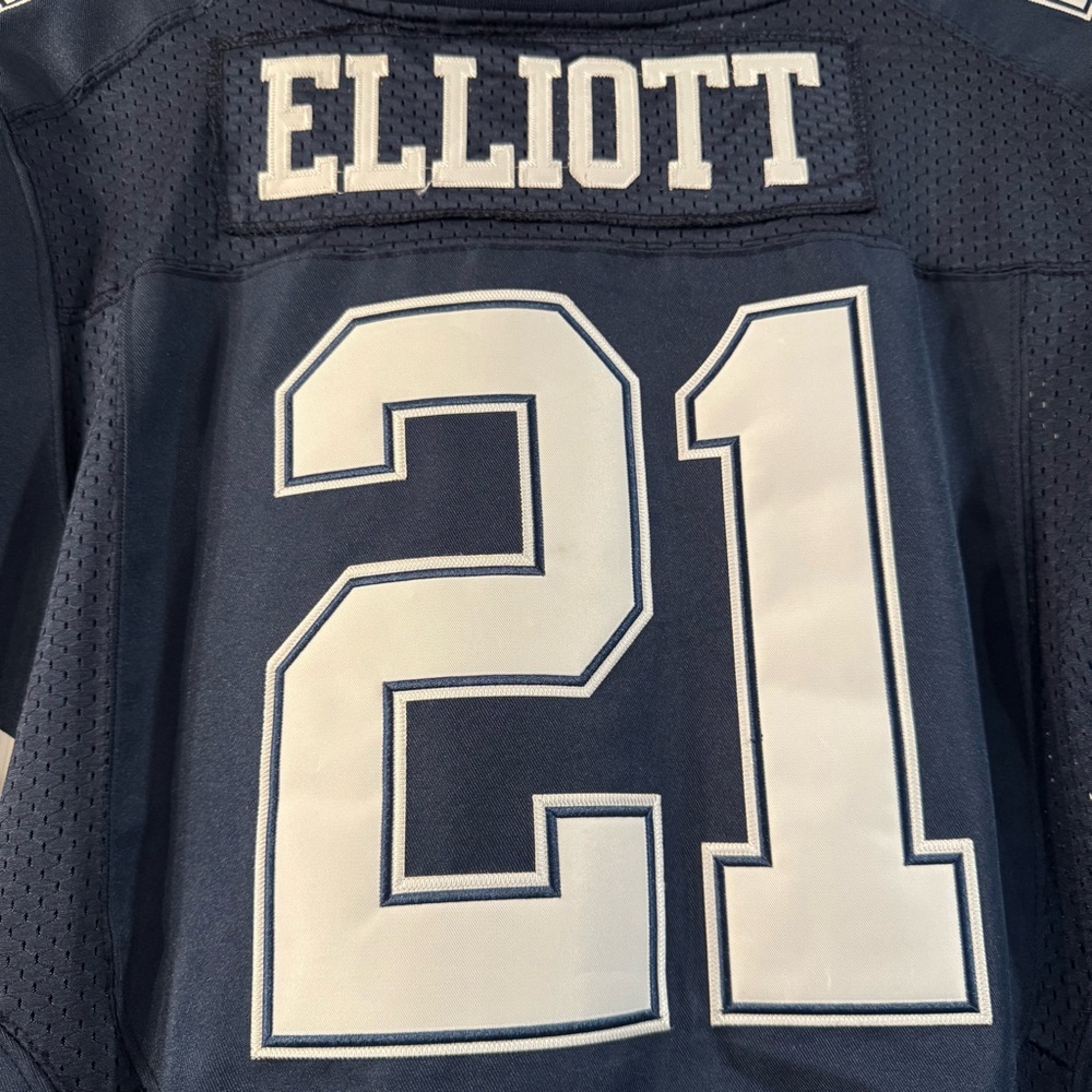 Nike Dallas Cowboys Ezekiel Elliott Jersey - Picture 4 of 9